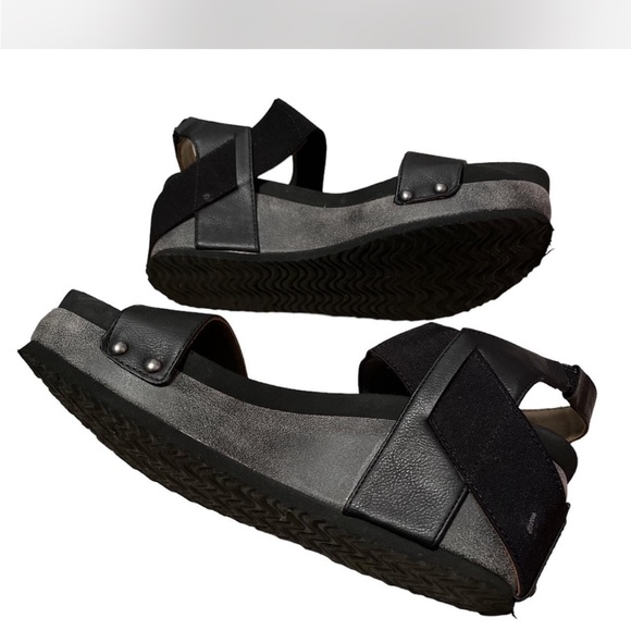 Hokus Pokus Shoes - Women's Black Sandals